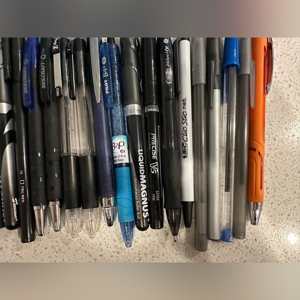 Lot of pens mostly full pilot Dr. grip skilcraft z-grip precise v5 liquid magnus - Picture 4 of 4